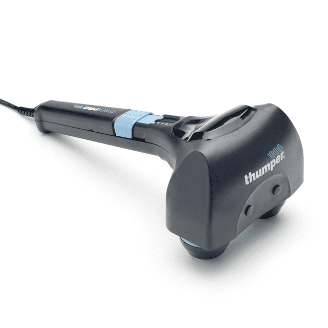 Thumper Mini Pro Masseur Percussif Professionnel pour Tissus Profonds avec un design durable Noir et Bleu, Doté de Deux Sphères de massage Ergonomiques pour le Soulagement des Tissus Profonds. la Longue Poignée Ergonomique Est Idéale pour l'Usage Personnel, pour Atteindre les Épaules, le Milieu du Dos et les Jambes. Comprend Trois Réglages de Vitesse à 20, 30 et 40 Impulsions par Seconde pour un Confort Personnalisable. Convient comme Masseur du Dos et Facile à Nettoyer.