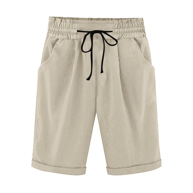 Plebaso Shorts Décontractés pour Femmes Longueur Genou en Tissu polyester Léger de Couleur beige Uni. Ces Shorts à Enfiler Ont une Taille Élastique avec un Cordon Noir pour un Confort Ajustable, des Poches Latérales et des Ourlets Roulés pour un Style Décontracté. Convient à Agencer avec des t-shirts, des Chemisiers Ou des camisoles pour des occasions Décontractées Ou Semi-Formelles.