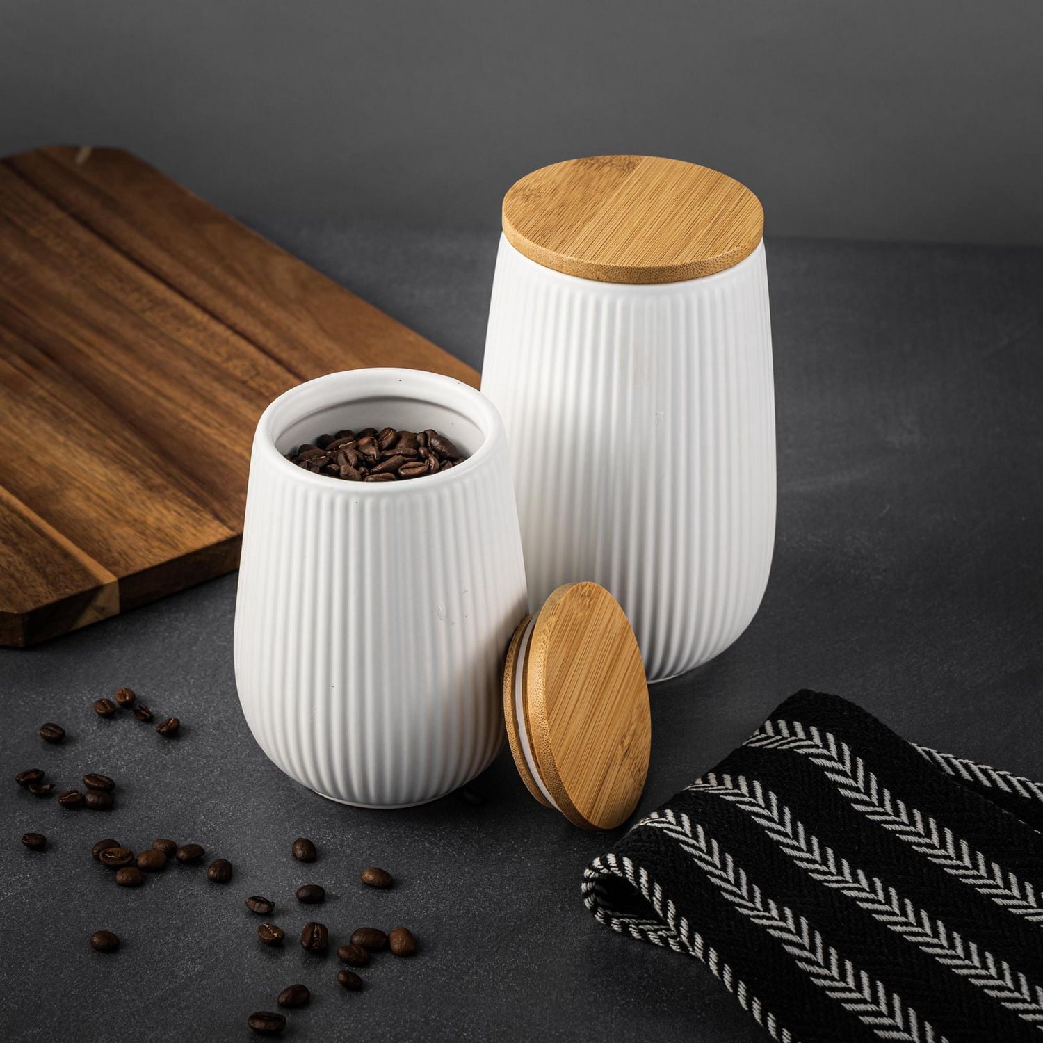 Thyme & Table, grand récipient de rangement de cuisine en céramique nervuré avec couvercle en bambou, blanc