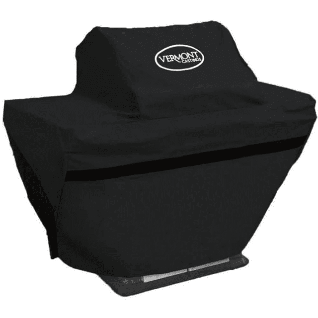 Housse de Gril BBQ Vermont Castings à 5 Brûleurs, Robuste, de 60,5 Po, Illustrée en Matériau polyester Noir avec Revêtement en PVC et Résistant aux UV. Comprend une Bande en Maille, une ventilation et une Conception Résistante aux Déchirures, Conçue sur Mesure pour s'Adapter à la Plupart des Grils Vermont Castings à 5 Brûleurs. Dimensions : 72,5 Po de Large, 27 Po de Profondeur et 45 Po de Hauteur.