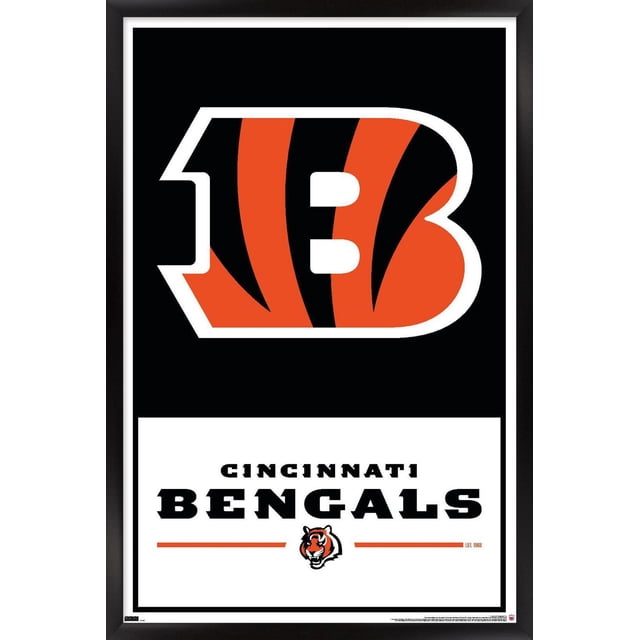 NFL Cincinnati Bengals - Affiche Murale Logo 21 avec Cadre Magnétique, 22,375 Pouces x 34 Pouces Affichant un Logo Cincinnati Bengals Centré avec des Rayures de Tigre orange et Noir Esquissées en Blanc sur un Fond Noir, au-Dessus d'Un Panneau Blanc Présentant un Texte Noir Audacieux « Cincinnati Bengals », des Lignes orange et un Petit Emblème de Tête de Tigre, le Tout dans un Cadre en Bois Magnétique Noir, Convient à la Décoration Intérieure à Thème Sportif Ou
