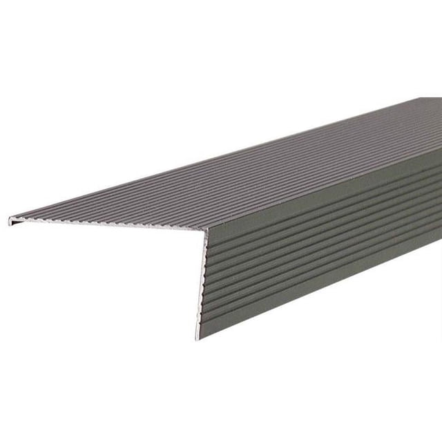 Produits M-d Nez de Rebord de Seuil Ultra Résidentiel Anodisé Bronze de 72 Po 81893 Vue Centrée avant d'Un Nez de Rebord de Seuil en Aluminium Anodisé Bronze de 72 Po avec section en L, dimensions Hauteur 2-3/4 Po par Largeur 1-1/2 Po, Fini Métallique Lisse et Rainure de Montage visible sous le Rebord sur Fond Blanc Uni; Utilisé Souvent comme Bordure de Seuil pour Protéger les Bords de Plancher.