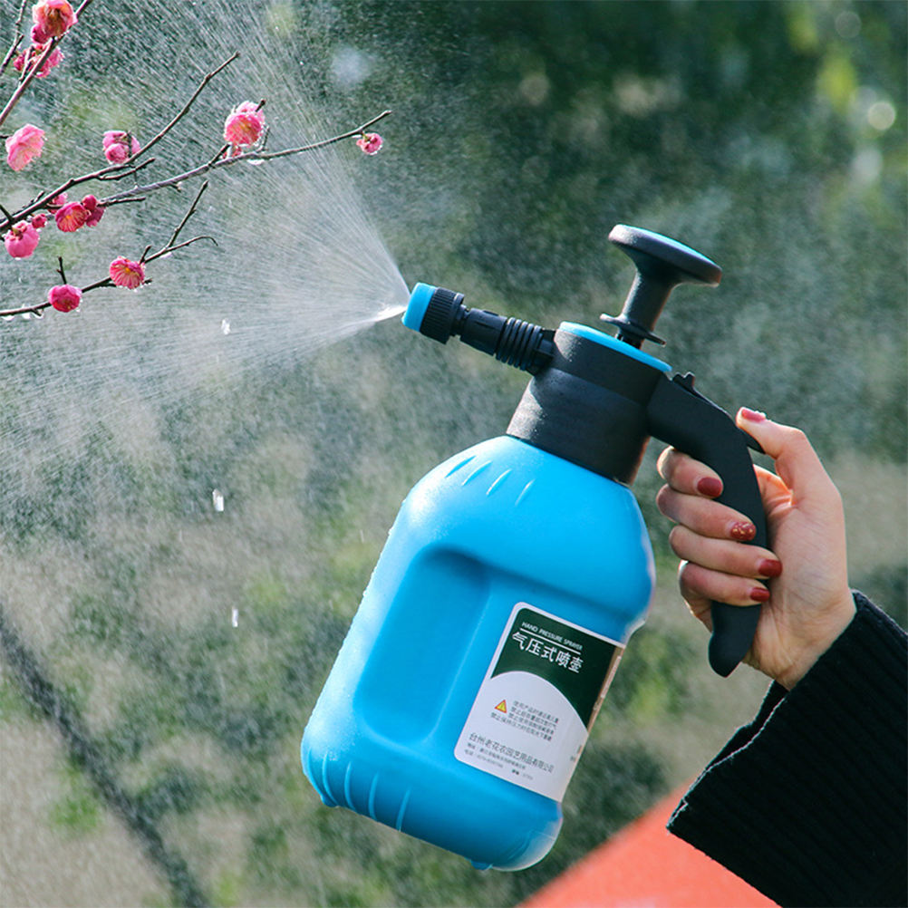 UPGRATOR Outdoor Watering Can Blue PP 1Pack 1.5L for Professional Gardeners