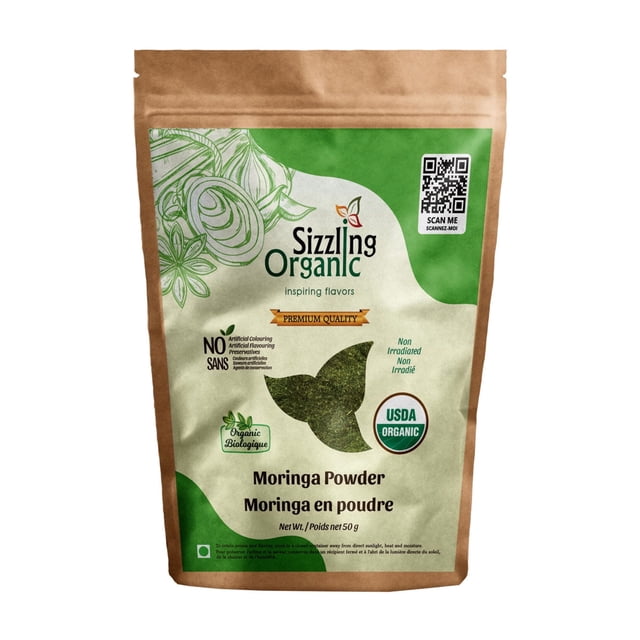 Organic Poudre de Moringa Biologique (50 g) dans une Pochette Refermable par Sizzling. Certifié Biologique USDA, non-OGM, Végétalien et Sans Gluten. Idéal pour smoothies, Thés et Recettes. l'Emballage Présente des Tons Verts et Bruns, des illustrations de Feuilles de Moringa, et un Sceau Biologique USDA, Convient aux Amateurs de Cuisine Indienne et Sud-Asiatique.