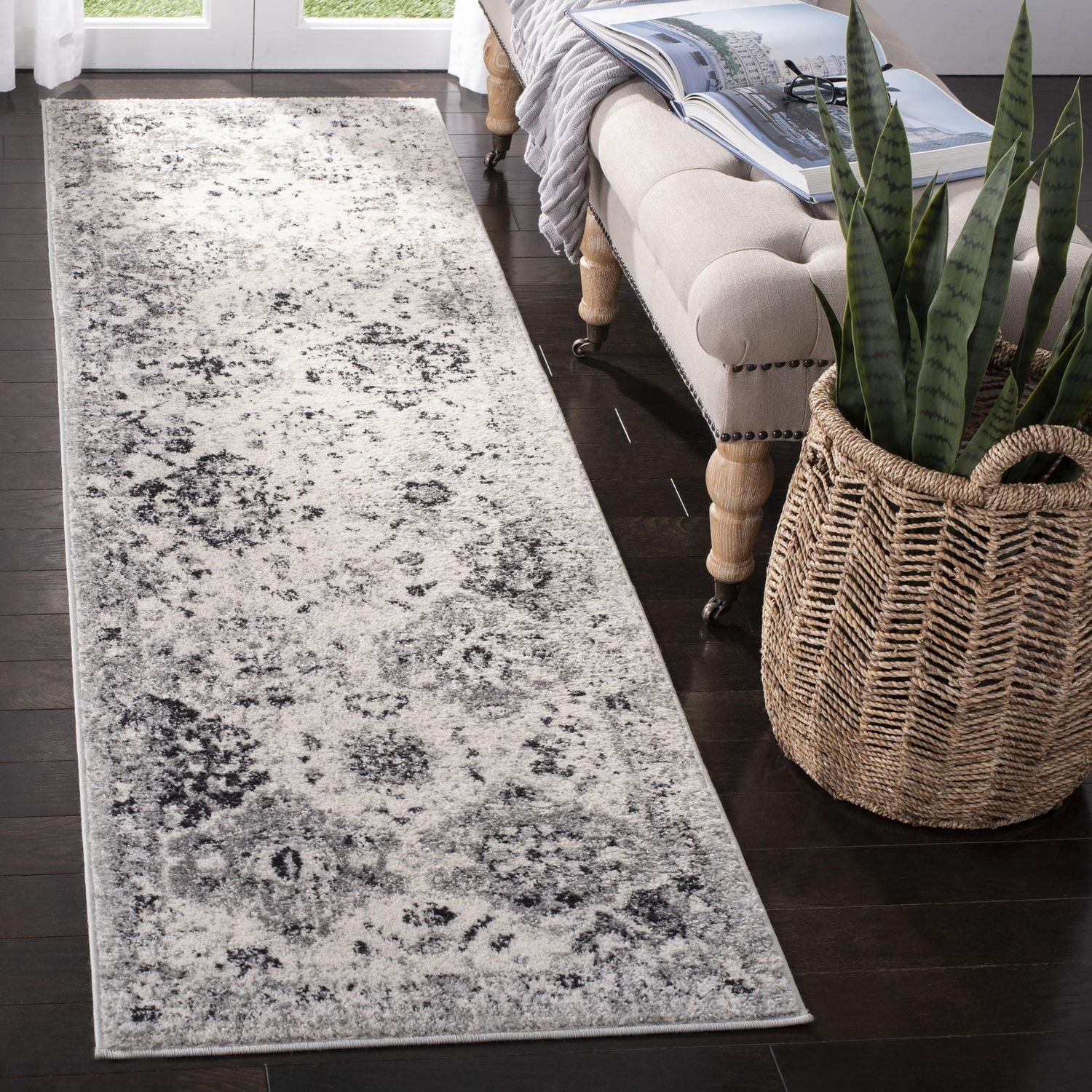 SAFAVIEH Madison Judith Geometric Floral Area Rug