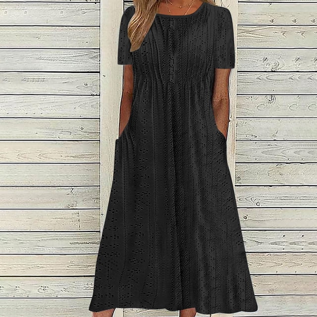 DPTALR Robe d'Été pour Femme, Confortable et Aguichant, Couleur Unie, avec Poches, Sans Manches, à Col en V, au design Noir Uni. La Robe Présente un style Décontracté et Confortable avec une Coupe Sans Manches, un Col en V et des Poches Latérales. Fabriquée en polyester Léger, Elle Convient à l'Été et Polyvalente pour des occasions comme les Sorties Décontractées, les Sorties à la Plage Ou la Détente à la Maison. La Robe Est Présentée sur un Fond en Panneaux de Bois.