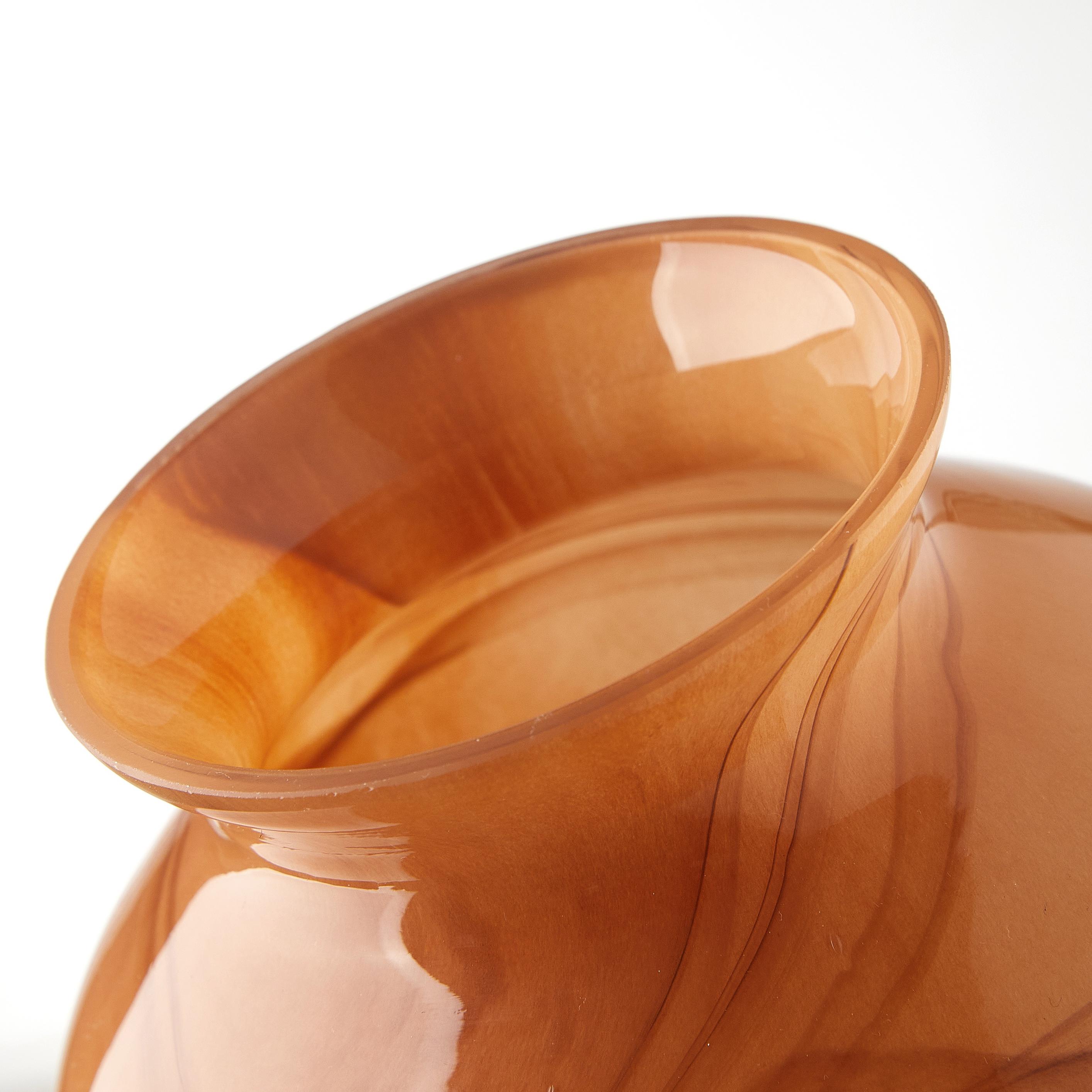 Beautiful vase en verre brun rond de 6,89 » x 7,95 » par Drew Barrymore