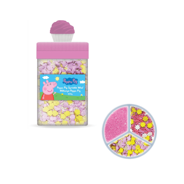 Peppa Pig Triplet Sprinkles dans un Contenant Transparent avec un Couvercle en Forme de Cupcake Rose, Contenant un Mélange de Décorations Comestibles Jaunes, Roses et Blanches Incluant des Formes d'Étoiles et de Fleurs et de Petites Boules, Montré à Côté d'Un Plat Divisé avec des Cristaux de Sucre Roses, des Sprinkles de Fleurs Jaunes et Blanches, et des Sprinkles en Tige Roses, Convient pour Décorer des Gâteaux, des Biscuits et des cupcakes.