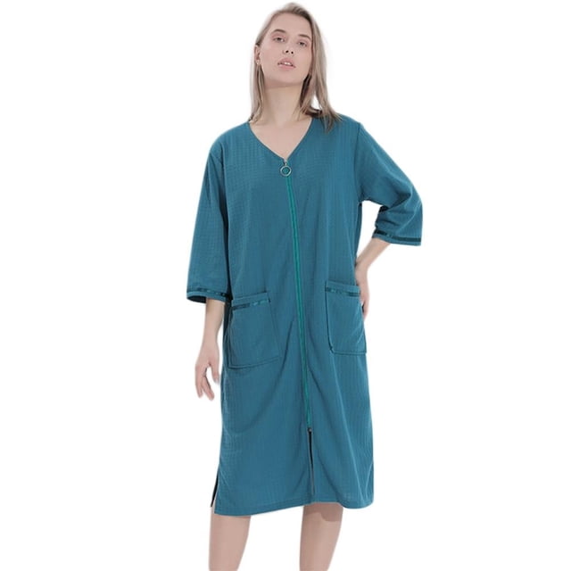 PENGXAING Women‘s Zipper Front Housecoat Short Sleeve Robe in a lightweight, breathable fabric with two convenient pockets. Features a full-length zipper for easy wear and above-knee length, ideal for lounging, sleeping, or casual home use.