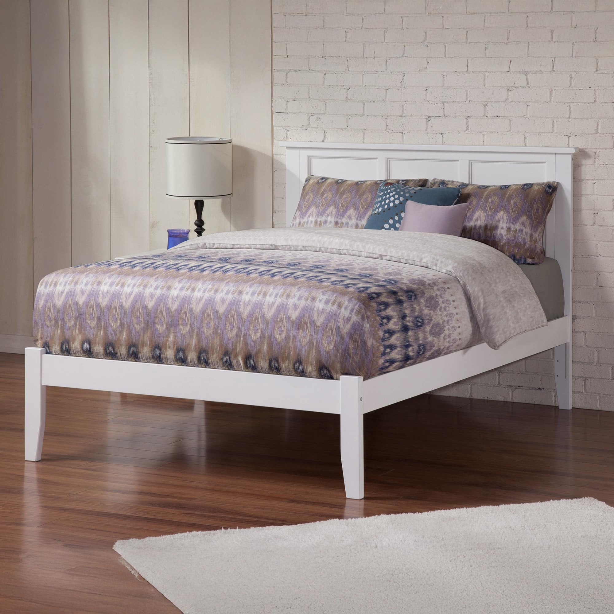 Leo & Lacey Contemporary Queen Solid Wood Platform Bed in White