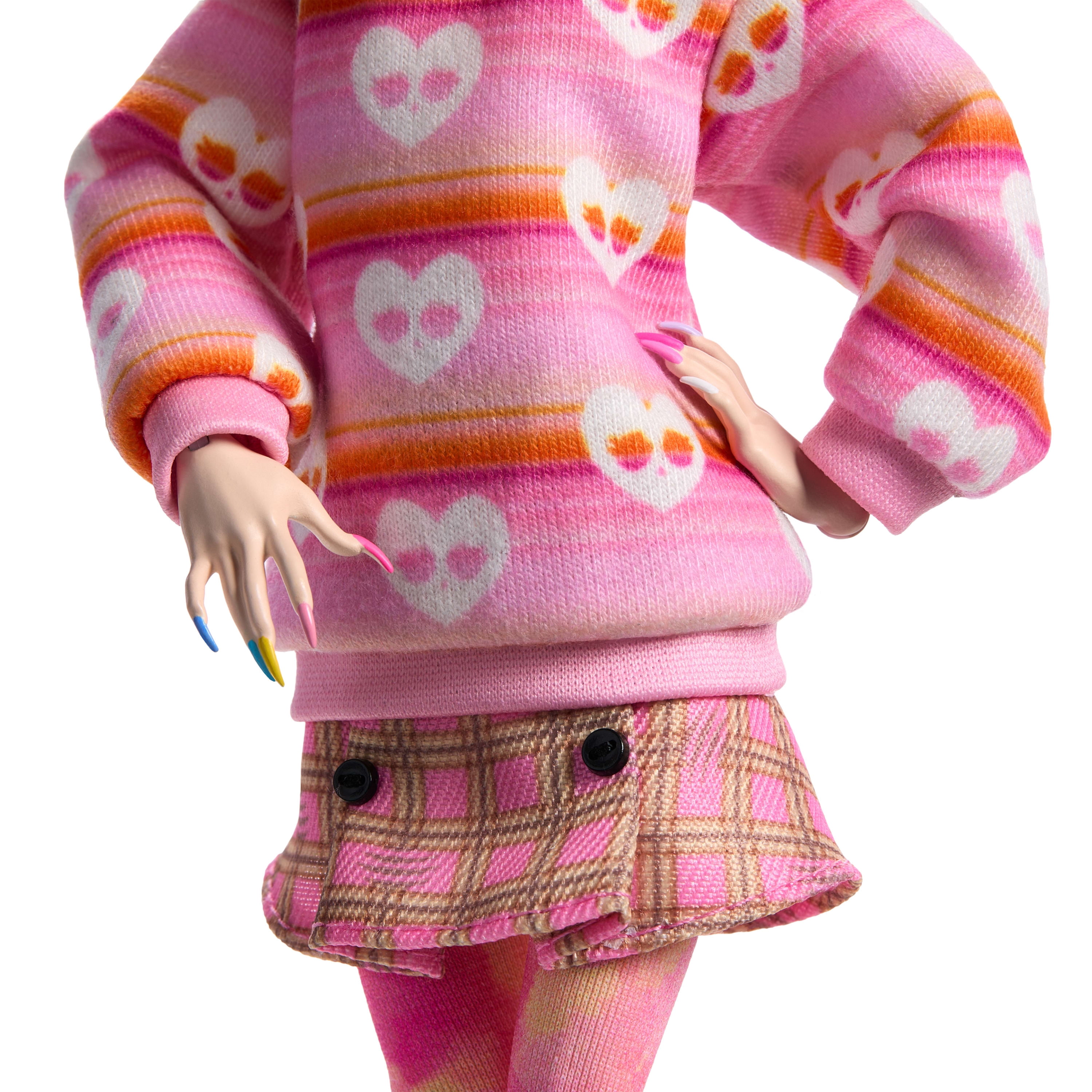 Monster High Enid Sinclair Poupée à collectionner dans une tenue rose avec béret et sac à dos, socle pour poupée