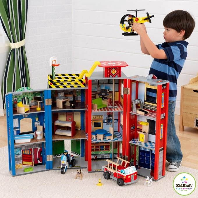 KidKraft Ensemble Bois Everyday Heroes – 3 Niveaux, 26 Accessoires, Pompiers, Police, Hélicoptère – Dès 3 Ans