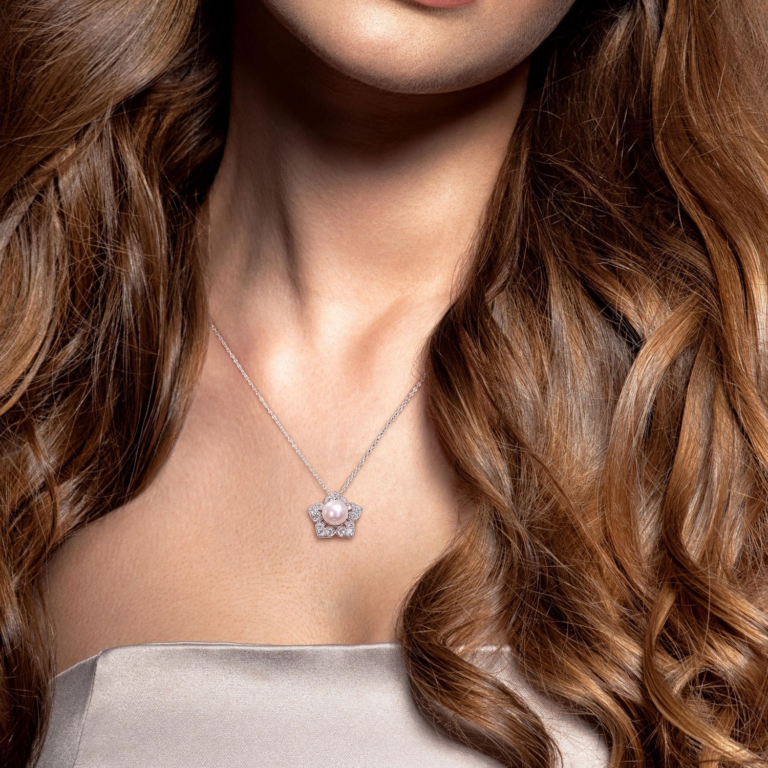 Collier Miabella avec perles culture d'eau douce et saphirs blancs synthétiques de 1-1/3 carat p.t. en argent sterling