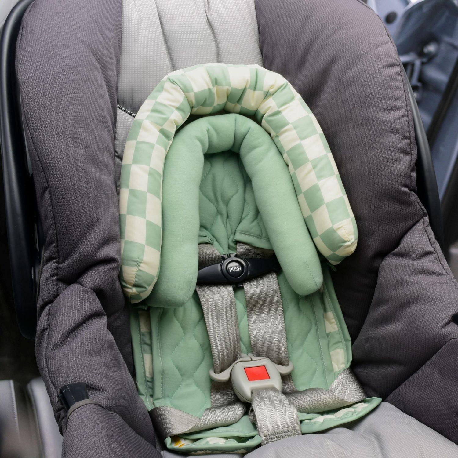 Goldbug Baby Car Seat Duo Head Support, Universal Insert for Newborns and Infants, Unisex Clouds