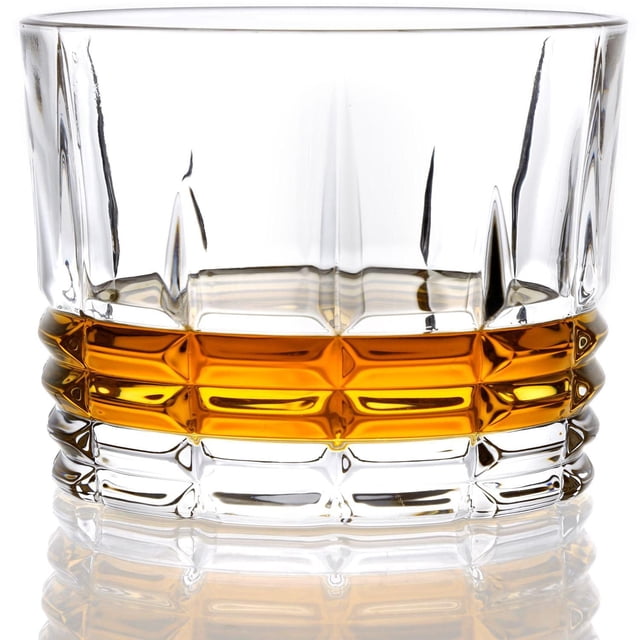 Normandie Verre à Whisky Old Fashion 320 ml, Ensemble de 4, Montrant un Verre Old Fashion double Transparent Sans Plomb avec un design Rétro Classique, Orienté vers l'Avant avec Whisky Ambré à l'Intérieur, avec une base Facettée et des Arêtes Verticales, Va au Lave-Vaisselle et Convient aux Boissons de bar à la Maison.