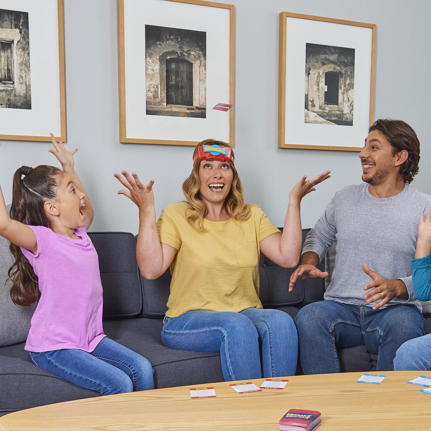Décollage de Hedbanz ! Jeu de devinettes pour les enfants et les familles à partir de 6 ans
