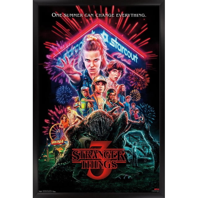 Netflix Stranger Things : Saison 3 - Affiche Murale d'Une Feuille Mettant en Vedette un collage de Personnages Principaux avec une Enseigne Néon Starcourt Mall et des Feux d'Artifice en Arrière-Plan, un Grand Monstre Demogorgon au Premier Plan, et le logo Rouge Stranger Things 3 au Bas, Convient à la Déco de Chambre Ou aux Fêtes à Thème.