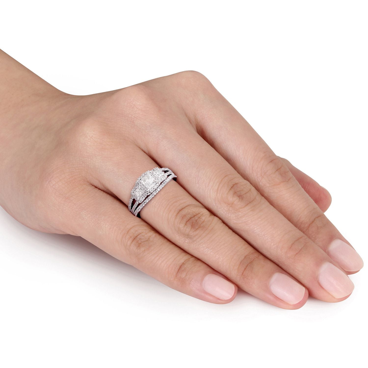 Ensemble nuptial de forme auréole Miabella avec diamants de coupe princesse et de coupe ronde 0,25 CT poids total en argent sterling