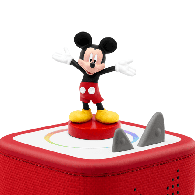 Tonies Mickey Mouse Personnage Audio de Disney Montrant une figurine en Plastique Multicolore de Mickey Mouse avec des Oreilles Noires, des shorts Rouges avec des Boutons Blancs, des Chaussures Jaunes et des Gants Blancs sur une base Circulaire Rouge au-Dessus d'Une Boîte de Jeu Audio Éducative Rouge et Blanche avec Boutons de Contrôle Gris, Convient au Divertissement Sans Écran et au Développement des Habiletés Cognitives pour les Enfants de 3 Ans et Plus.