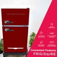 thumbnail image 2 of Réfrigérateur compact rétro Frigidaire 3,1 pi³ à 2 portes avec congélateur, mini-frigo avec ouvre-bouteille latéral, rouge, 2 of 9