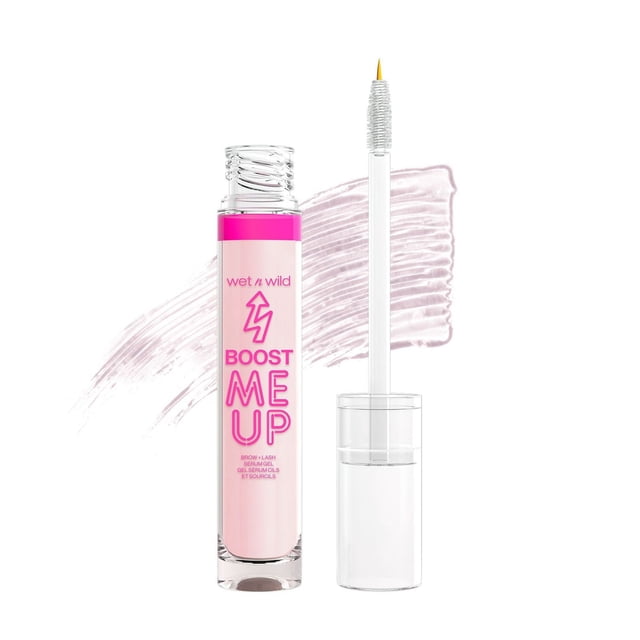 Boost Me Up Sérum pour Sourcils et Cils par wet n wild, un tube Cylindrique Transparent avec Marque Rose et Capuchon Rose Vif, Ouvert avec un Applicateur Blanc et une Brosse, Montré avec un gel Rose Pâle Bavure derrière, Convient pour Nourrir et Hydrater les Cils et les Sourcils et Soutenir les extensions de Cils.
