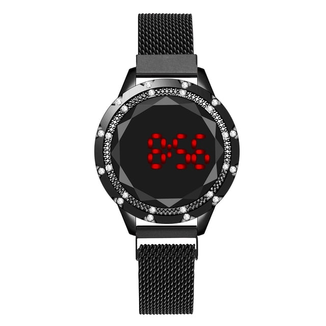 Jusqu'à 65 % de Rabais Montre de Mode pour Femmes Horloge Acier Inoxydable Décontractée Robe Poignet Bijoux en Cristal Collier Bagues Boucle d'Oreille Bijoux en Liquidation. une Montre à quartz pour Femmes avec un Cadran Noir de 36 mm avec Affichage Numérique Rouge, Entourée d'Accents en Cristal. la Montre Comprend un Boîtier de 8 mm d'Épaisseur, un Bracelet en Maille en Acier Inoxydable de 16 mm de Large, et une Fermeture à Boucle Ardillon. Idéale pour une Tenue Décontractée et Complète des Bijoux en Cristal.