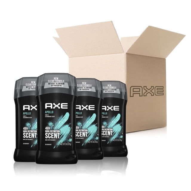 Axe Apollo Déodorant Ensemble Économique avec Quatre Bâtonnets de Déodorant Noirs pour Hommes, Présentant une Nouvelle Formule Transparente Sans Aluminium Ni Parabènes, Offrant un Parfum Haute Définition de Sauge et de Cèdre pendant 48 Heures, Affiché devant une Boîte en Carton Ouverte avec le logo Axe pour une protection contre les Odeurs Toute la Journée.
