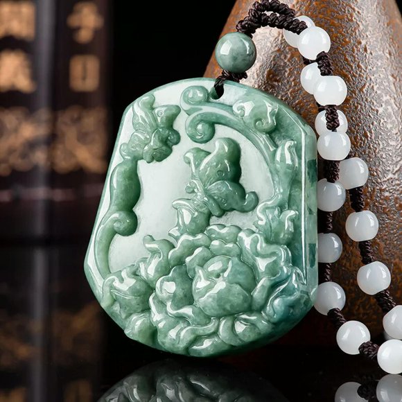 HOOUN Pendentif Collier en Jade avec Papillon, Pois, Émeraude Naturelle Chinoise et Fleur de Pivoine