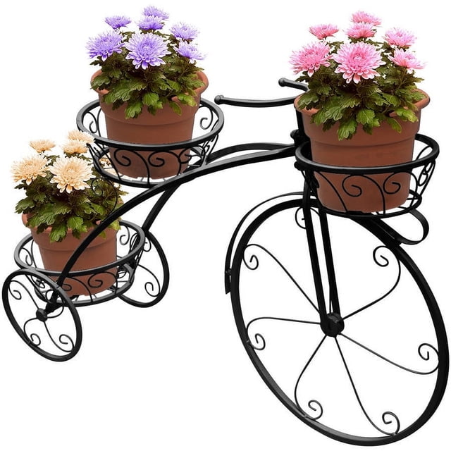 Support de Tricycle 3 Présentoir de Pots de Fleurs en Noir, Conçu dans un style Parisien Fantaisiste avec Détails Décoratifs de Roue à Volutes. Fabriqué en Fer Forgé Robuste avec une Finition Enduite de Poudre, Il Présente Trois Niveaux Ronds de Type Panier pour Tenir Solidement les Jardinières. Convient à une Utilisation Intérieure Ou Extérieure, Tels Que patios, Jardins, Balcons Ou Entrées. Mesure Environ 30,5 Pouces de long, 10 Pouces de Large et 20,5 Pouces de Haut. Idéal comme Support de Plante Ou Support de Pot de Fleurs.