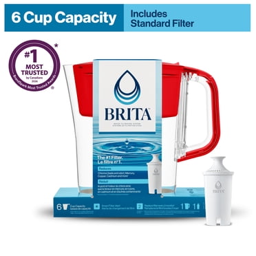 Petit pichet de filtration d’eau Brita d’une capacité de 6 tasses avec 1 filtre Brita standard, sans BPA, modèle Denali rouge