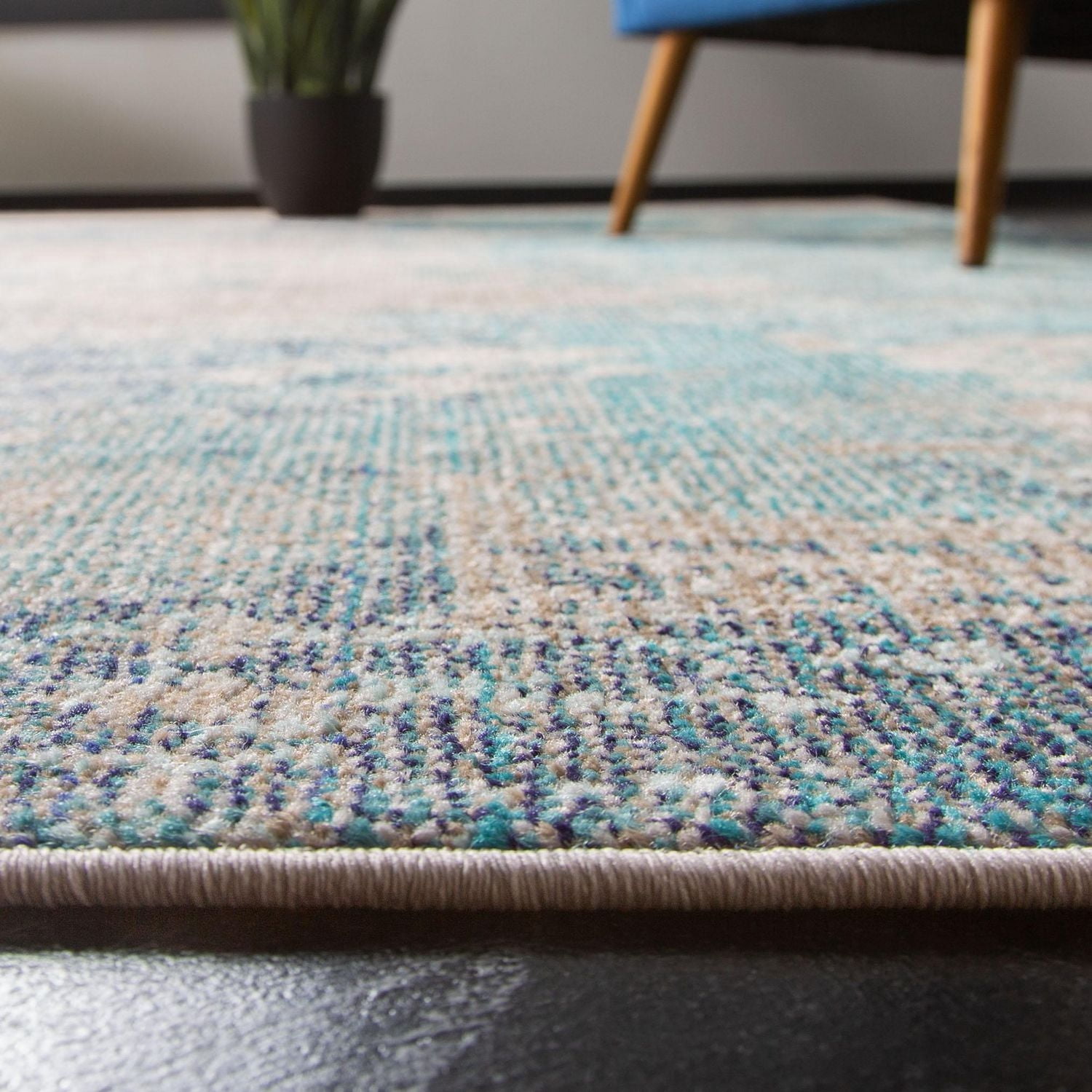 SAFAVIEH Madison Oscar Abstract Distressed Area Rug