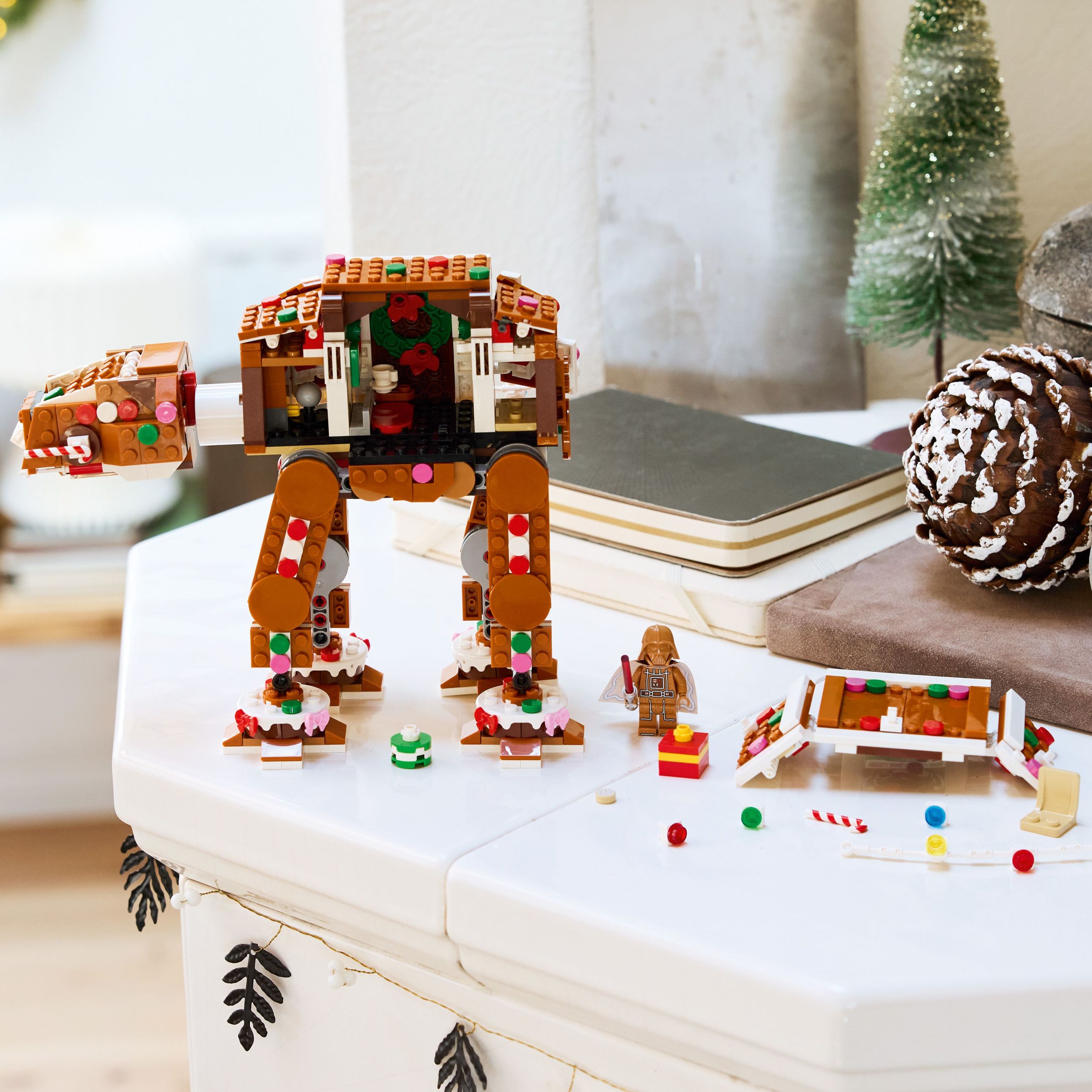 LEGO Star Wars Le Marcheur TB-TT en Pain d’Épices, Ensemble de Construction de Décoration de Noël 40806