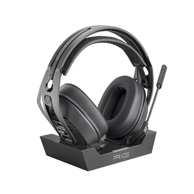 RIG 800 Pro HX Casque Sans Fil et Station de Base pour XBOX en Noir, Représenté Se Reposant sur Sa Base de Chargement Noire Angulaire avec Image de Marque RIG, Doté de Grands Coussinets d'Oreille à Double Matériau, d'Un microphone flexible à Réduction de Bruit et d'Un Serre-Tête Léger et Ventilé avec Sangle Auto-Ajustable pour un Confort Toute la Journée, Adapté aux Séances de Jeu Immersives.