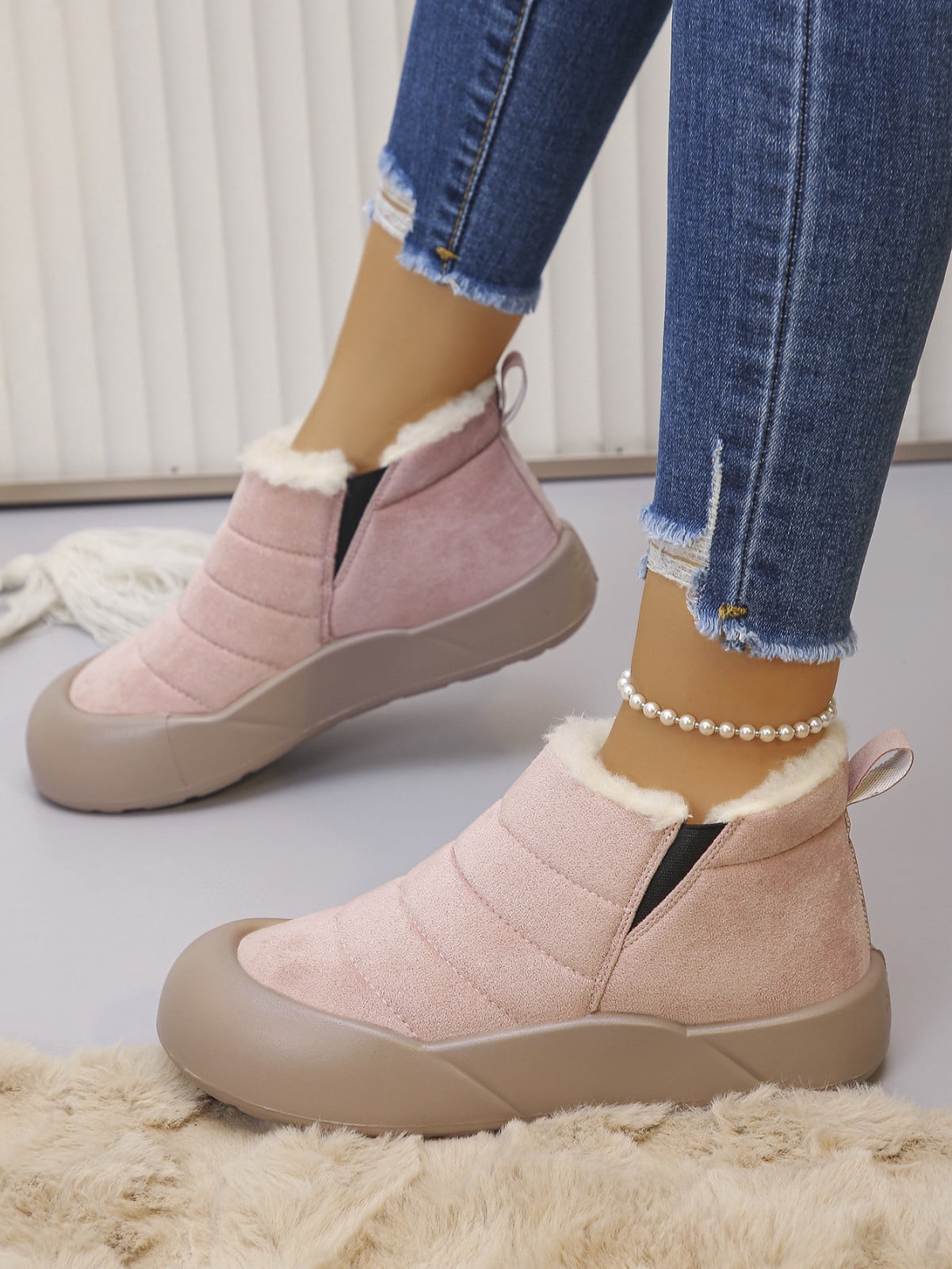XIMIN Bottes d'Hiver pour Femmes Bottines de Neige Bottines Chaudes Doublées en Peluche à Enfiler Marche Randonnée Chaussures en Coton Espadrilles à Plateforme Extérieur Antidérapantes Botte Courte en Molleton