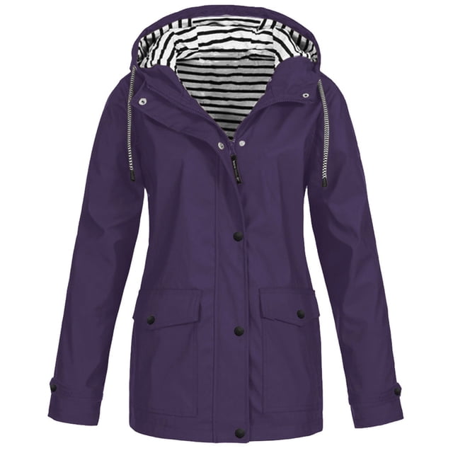 CEHVOM Manteaux de Pluie Unis pour Femmes, Extérieur, Grande Taille, Imperméables, à Capuche, Coupe-Vent, Couleur Violet Foncé. la Veste Présente une Doublure à Capuche Rayée, Manches Longues, Fermeture Éclair avant et Deux Poches avant. Conçue pour les Activités de Plein Air, Elle Est Légère, Coupe-Vent et Imperméable, Convient à Toutes les Saisons.