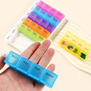 Kadlawus Organisateur hebdomadaire de Pill pour les voyages, MoistureProof Scellé 7 Boîte de jour, 4 Cas portable d'une grande capacité de jour avec contenants individuels amovibles