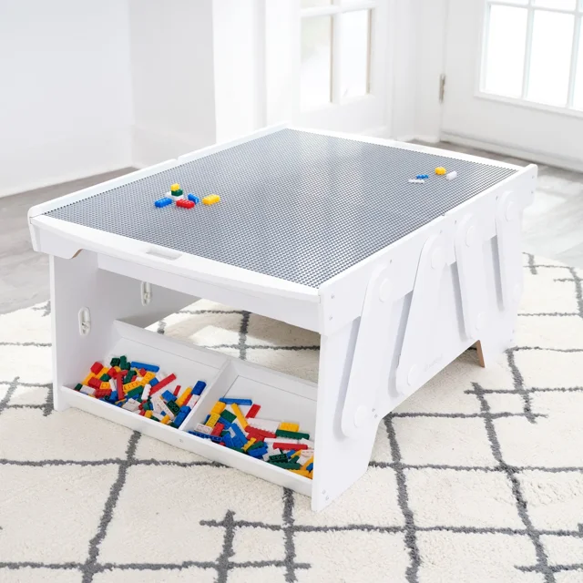KidKraft Table Méga de Briques de Construction Play N Store, une Table d'Activités en Bois Blanche pour Tout-Petits avec une surface de Briques de Construction Texturée. Comprend Deux Bacs de Rangement Amovibles en Dessous pour Organiser des Briques de Construction Colorées. Conçue avec un Mécanisme Sans Pincement pour une Ouverture et une Fermeture Sécuritaires, Elle Offre un Espace de Jeu à 360 Degrés pour Plusieurs Enfants. Compatible avec les Grandes Marques de Briques de Construction et Mesure 126,57 cm X 66,88 cm X 40,19 cm.