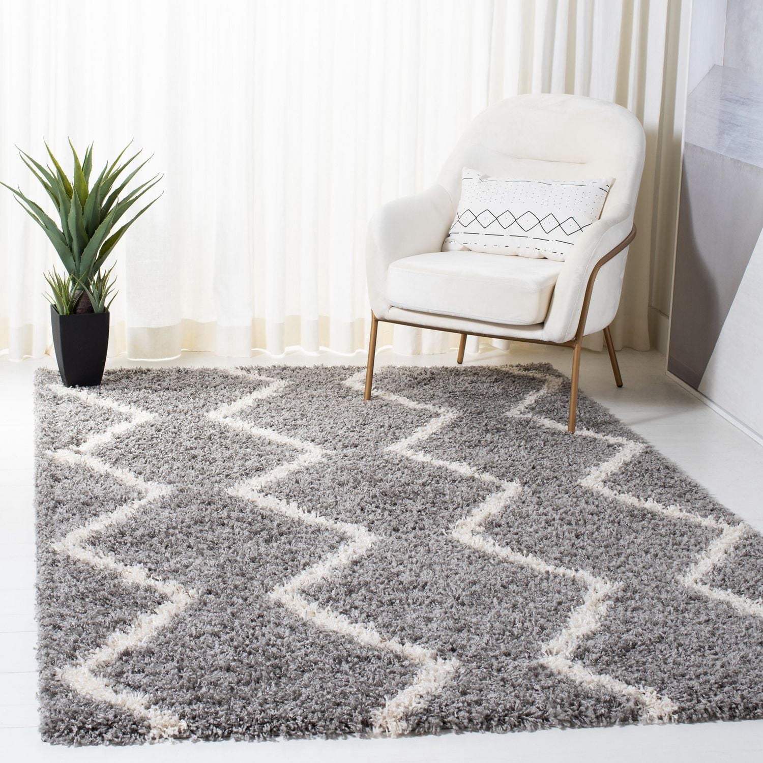 Safavieh Venus Carleen Chevron Shag Area Rug