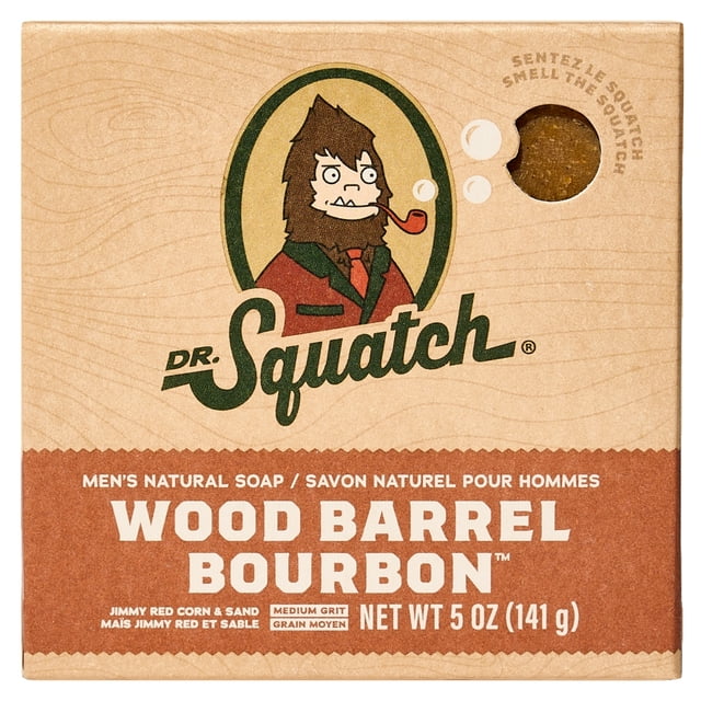 Dr. Squatch Savon en Barre Naturel Baril de Bois Bourbon dans un Emballage Rectangulaire en Carton avec un Sasquatch de Dessin Animé Fumant une pipe, Savon Naturel pour Hommes Étiqueté avec Grain Moyen et Poids de 5 oz (141 g), avec une Petite Fenêtre Ronde Montrant le Pain de Savon Brun à l'Intérieur, Convient à Tous les types de Peau.