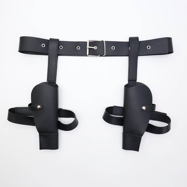 Belt Holster Porte-Revolver Cowboy Accessoire de GN Conçu pour la performance et les Aventures de Jeu de Rôle. Comprend une construction en Cuir PU Noir avec Deux holsters Attachés à une Ceinture Ajustable. la Ceinture Comprend une Boucle Argentée et Plusieurs Oeillets pour le Réglage de la Taille, Pouvant Accueillir une Taille jusqu'à 112 cm (44,09 Pouces). Convient à Divers styles de Revolver, Cet Accessoire durable et Polyvalent Est Idéal pour les Événements de GN, les Reconstitutions et les performances à Thème. Léger à 100 g et compact