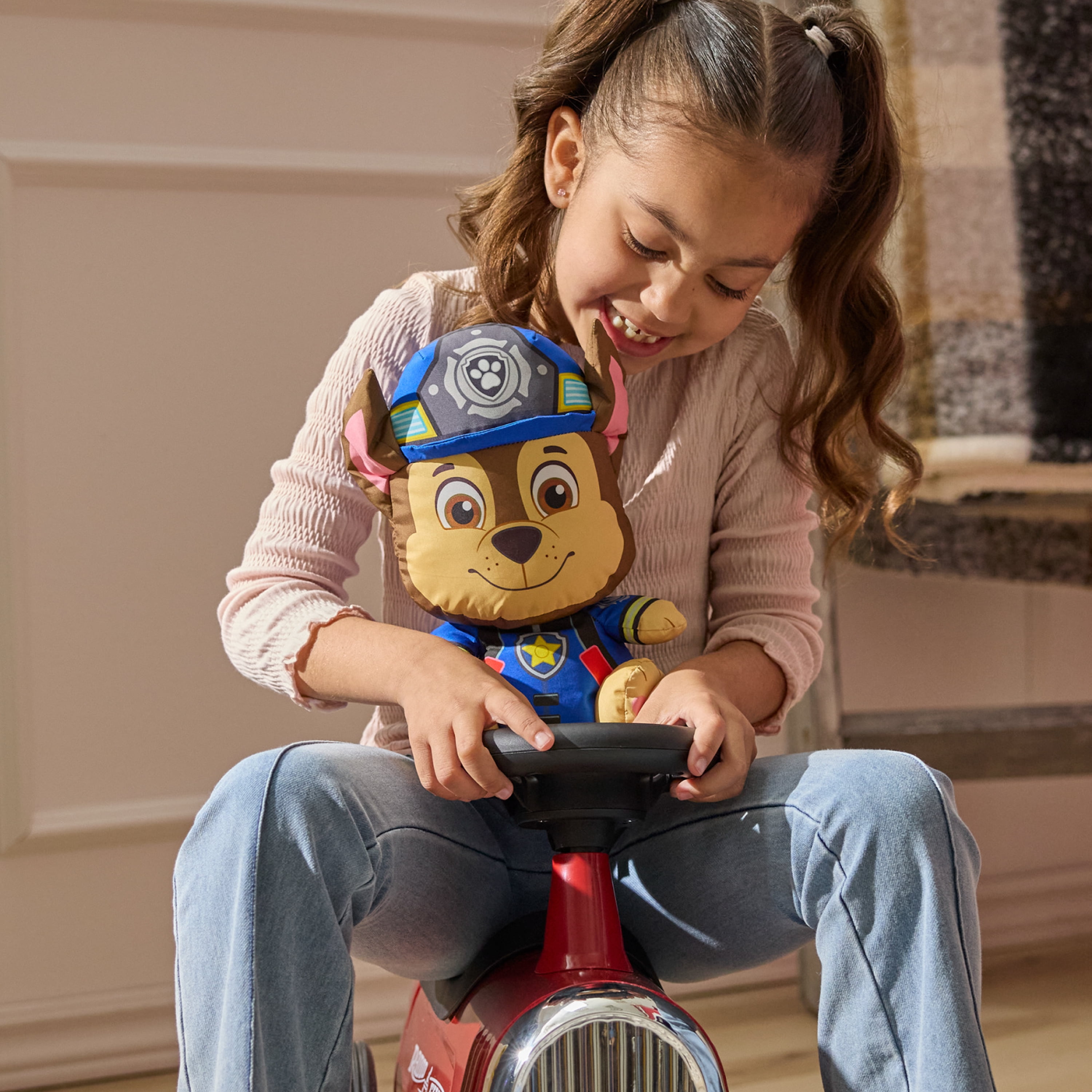 PAW Patrol, Peluche Chase pompier Swisheez, jouet officiel du célèbre dessin animé, peluche moelleuse pour enfants à partir de 3 an, 25,5 cm