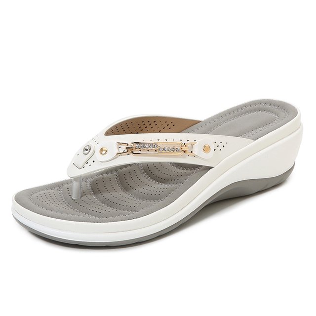CAROOTU Femmes Doux Semelle Arquée Pantoufles Non Slip Plage Tong avec Boucle en Métal Utilisation Intérieure Extérieure