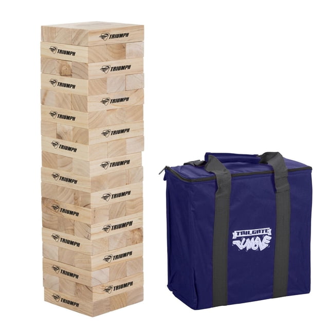 TRIUMPH Tour de Chute Jumbo Format Mini Jeu de Blocs Empilables en Bois avec 54 Blocs en Bois de Pin Naturel Empilés sur 18 Niveaux, Chaque Bloc Marqué du logo TRIUMPH, Montré aux Côtés d'Un Sac de transport en Toile Bleu Marine avec Poignées Noires et un logo Blanc « Tailgate Tumble », Convient aux Jeux d'Empilage en Plein Air en Famille et au transport Facile.