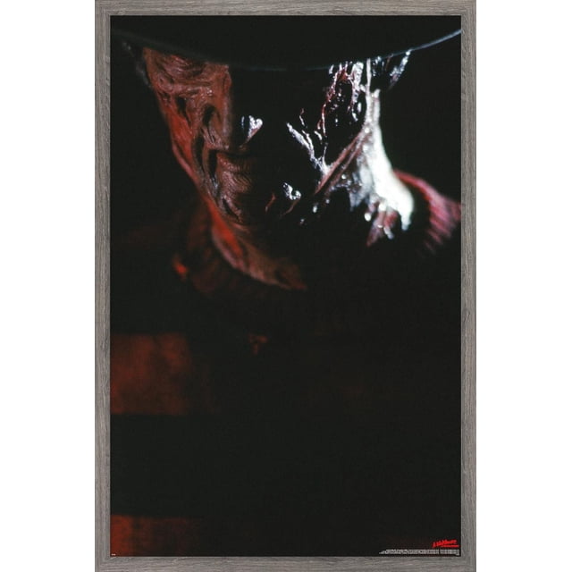 Un Cauchemar sur Elm Street - Affiche Murale Portrait de Freddy avec Cadre Magnétique, 22,375 Pouces x 34 Pouces, Présentant un Gros Plan Centré du Visage Brûlé et Cicatrisé de Freddy Krueger sous Sa fedora Sombre, Imprimée sur Papier Haute Résolution Lustré avec un Cadre Magnétique en Bois Facile à Accrocher, Idéale pour l'Art Mural, la Déco Maison et la Décoration de Fête à Thème.