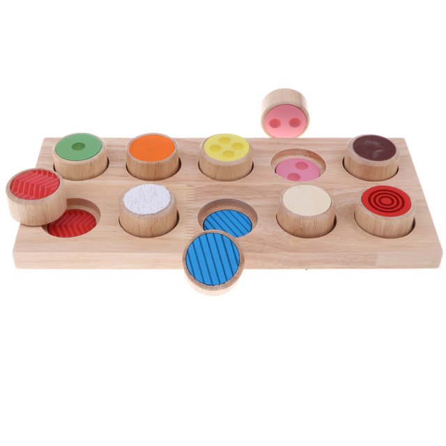 Jeu d'Association Montessori en Bois avec Plateau Sensoriel en Bois Naturel et 10 Cylindres Texturés Colorés. Chaque Cylindre a une texture unique, Telle Que des Crêtes, des surfaces Lisses Ou des Matériaux Souples, Conçu pour Assortir les Fentes Correspondantes sur le Plateau. Idéal pour les Enfants de 3 Ans et Plus, Ce Jouet Éducatif Aide à Affiner les Sens Tactiles et à Développer les Habiletés d'Association. le Plateau Mesure Environ 29 x 13,4 x 2 cm (11,4 x 5,3 x 0,8 Pouces) et Est Fait de Bois durable, 100 %