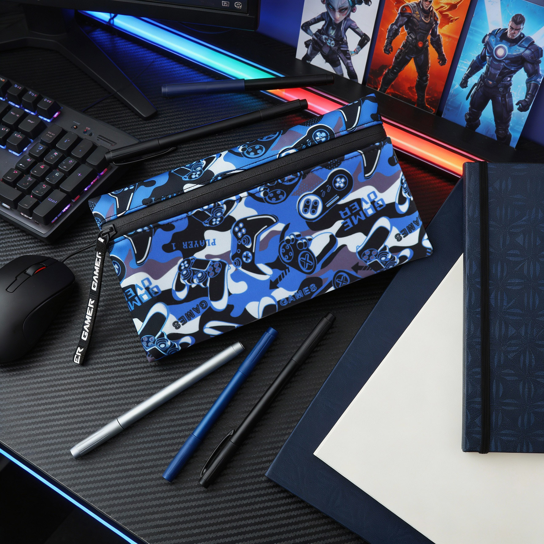 Pen+Gear Étui à crayons plat en EVA motif manettes de jeu, fermeture à glissière noire avec tire-fermeture ‘Gamer ‘, pour le premier cycle du secondaire et l’école primaire