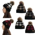 thumbnail image 3 of Chapeau Tricoté à Carreaux Buffalo avec Pompon Blanc, 3 of 3