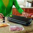 thumbnail image 3 of FoodSaver FM2000 Trousse de Départ pour Scelleuse sous Vide avec Scelleuse sous Vide Portative, Noir, 3 of 5