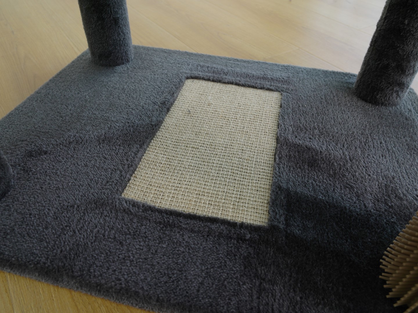 Home4Cat arbre à chat de 74,8 po à 8 niveaux avec deux niches, un hamac douillet, des griffoirs en sisal et deux jouets stimulants