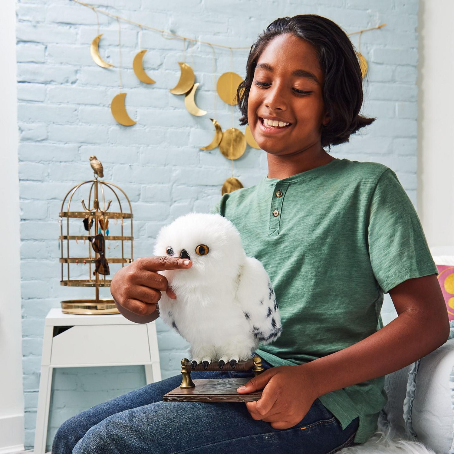 Wizarding World, Chouette Harry Potter interactive Enchanting Hedwig avec plus de 15 effets sonores et mouvements et enveloppe Hogwarts, jouets pour enfants à partir de 5 ans